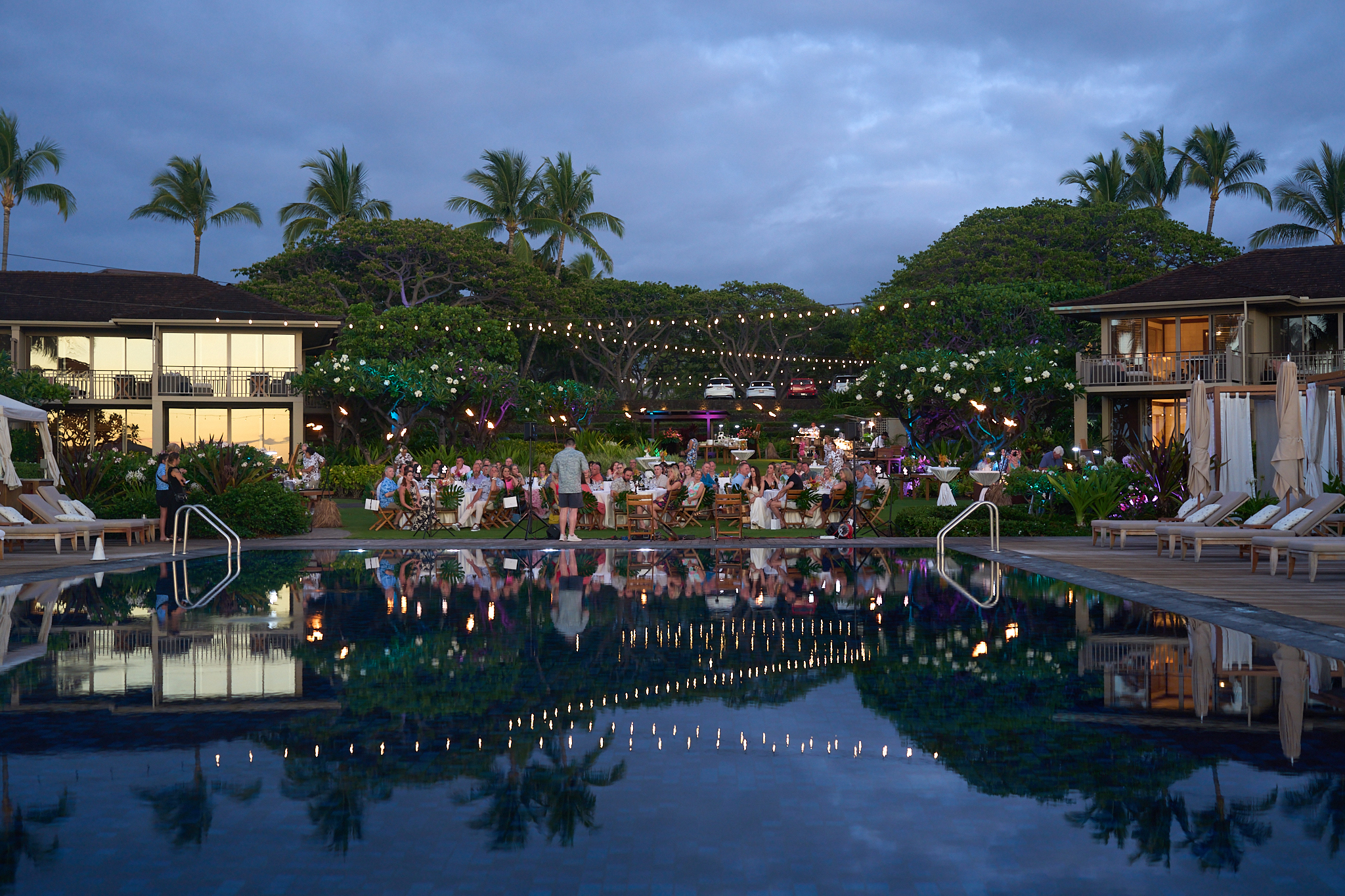 Group dinner at destination incentive travel program in Hawaii at dusk